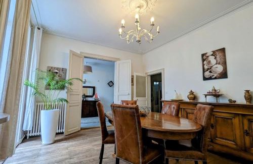 Chateauroux Cama Y Desayuno | Chambre spacieuse pour 4 pers. avec SDB privée et PDJ inclus à Châteauroux - FR-1-591-388