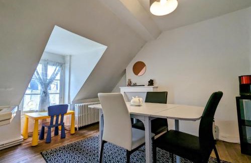 Chateauroux Cama Y Desayuno | Chambre spacieuse pour 4 pers. avec SDB privée et PDJ inclus à Châteauroux - FR-1-591-388