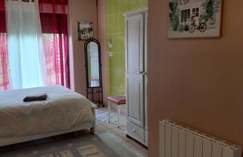 Aspet Cama Y Desayuno | Chambre spatieuse avec grand lit.
