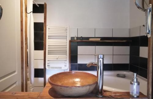 Saint-Julien-la-Vetre Cama Y Desayuno | Chambre tranquille avec salle de bain privative