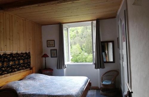 Saint-Julien-la-Vetre Cama Y Desayuno | Chambre tranquille avec salle de bain privative