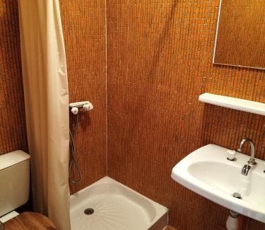 Vallouise-Pelvoux Casa | Chambre Triple avec Balcon et Salle de Bains Privative 4