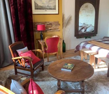 Lugon-et-l'ile-du-Carney Cama Y Desayuno | Chambre Vigne, piscine spa fitness