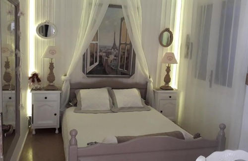 Reus Cama Y Desayuno | CHAMBRES D'HÔTES CHEZ CATHERINE A REUS chambre de Paris avec salle de bains privée