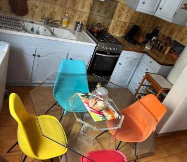 Les Puces de Saint-Ouen Casa | Chambres d'hôtes Dos Santos à Saint Ouen
