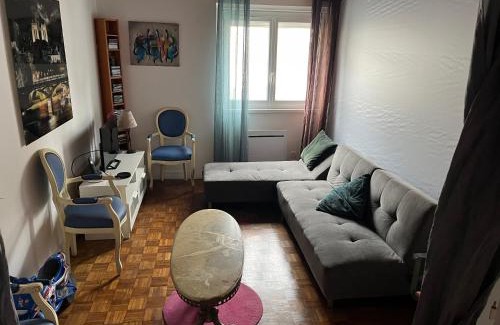 Les Puces de Saint-Ouen Casa | Chambres d'hôtes Dos Santos à Saint Ouen