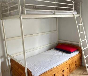 Les Puces de Saint-Ouen Casa | Chambres d'hôtes Dos Santos à Saint Ouen