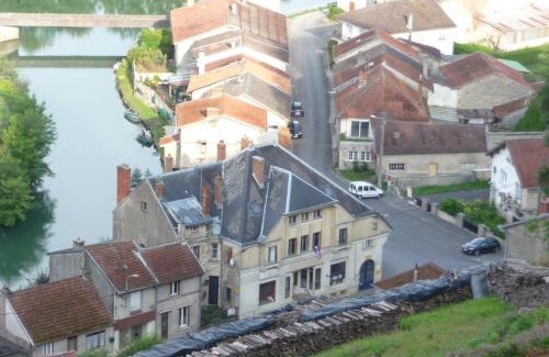 Dun-sur-Meuse Cama Y Desayuno | Chambres d'hôtes Notre Paradis