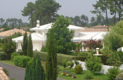 Ares Cama Y Desayuno | Chambres d'Hôtes Villa La Louisiane