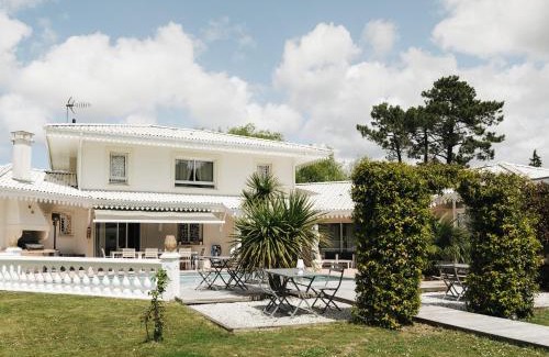 Ares Cama Y Desayuno | Chambres d'Hôtes Villa La Louisiane