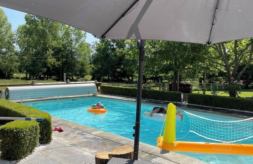Saint-Georges-du-Bois Cama Y Desayuno | Chambres d'Hote sleeps 2 with pool and fully equipped kitchen Le Mans/Circuit 24 H