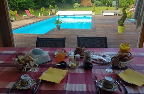 Anould Cama Y Desayuno | Chambres de charme avec jacuzzi, hammam et piscine, au cœur de la nature près de Gérardmer - FR-1-589-489