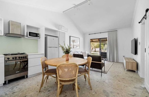 Margaret River Casa | Chambr\xE9 Estate Grenache - spacious elegant luxury