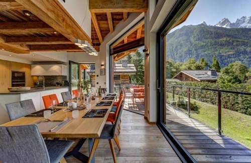 Chamonix-Mont-Blanc Chalet De Esquí | Chaminox Chalet with traditional mountain features, a sense of style and panache