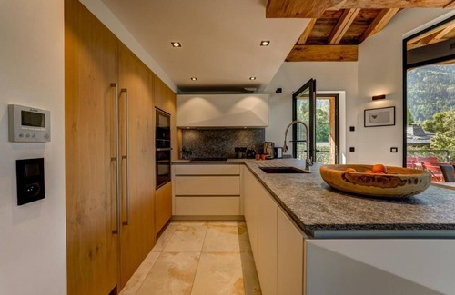 Chamonix-Mont-Blanc Chalet De Esquí | Chaminox Chalet with traditional mountain features, a sense of style and panache