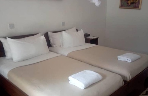 Lusaka Cabina | Chaminuka Lodge and Nature Reserve