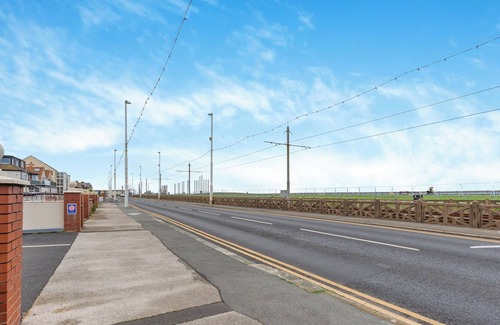 Bispham Cabaña | CHAMPAGNE SUITE, country holiday cottage, with a garden in Bispham