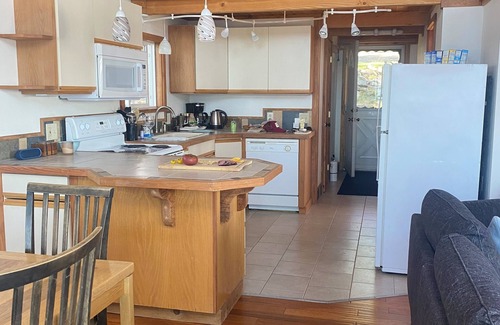 Sandpoint Cabina | Champagne Sunsets Lakefront with Loft & Dock, View & private waterfront