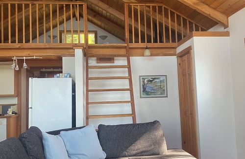 Sandpoint Cabina | Champagne Sunsets Lakefront with Loft & Dock, View & private waterfront
