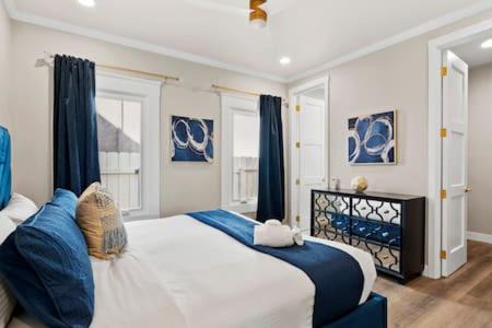 Hillcrest Casa | Champagne Taste by Cardo - Luxury Home and Parking