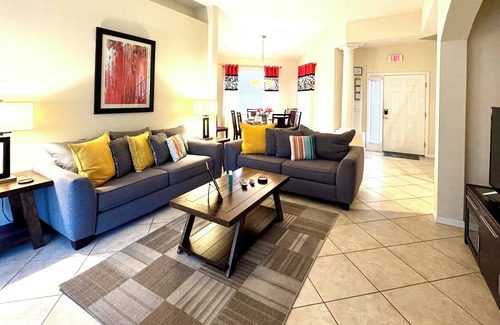 Haines City Casa | Champions retreat - Fantastic 5-bed pool home with jacuzzi spa in Haines City