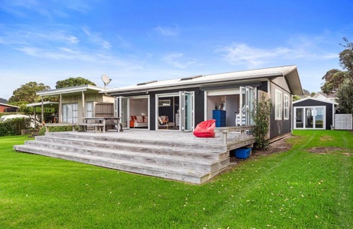Whiritoa Casa | Changing Sands - Whiritoa Holiday Home
