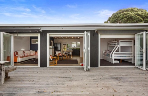 Whiritoa Casa | Changing Sands - Whiritoa Holiday Home