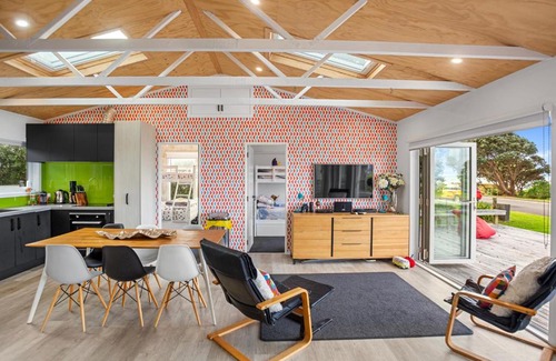 Whiritoa Casa | Changing Sands - Whiritoa Holiday Home