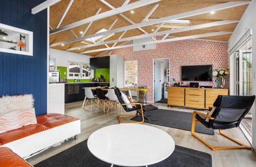 Whiritoa Casa | Changing Sands - Whiritoa Holiday Home