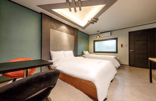 Changwon Hotel | Changwon Bonggok-dong Roll