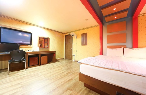 Jinhae-daero Hotel | Changwon Jinhae King