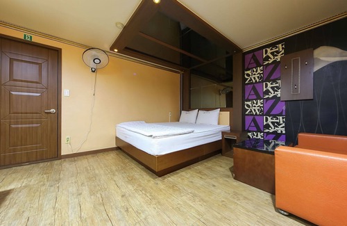 Jinhae-daero Hotel | Changwon Jinhae King