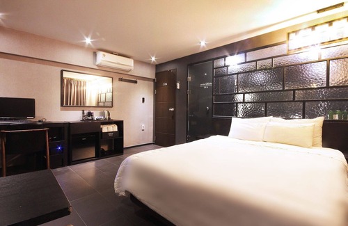 Jinhae-daero Hotel | Changwon Jinhae Olive