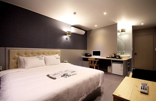 Jinhae-daero Hotel | Changwon Jinhae Som