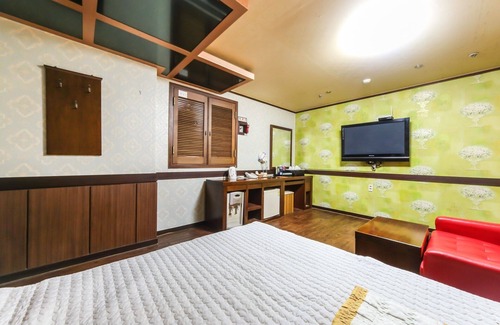 Jinhae Hotel | Changwon Jinhae Yongwon Mu
