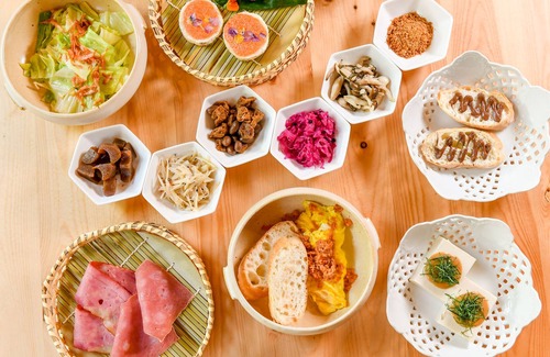 Xinyi Cabina | Chanshuo Forestville