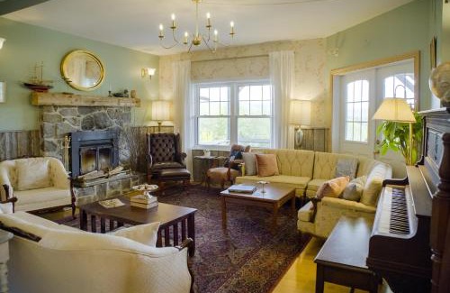 North River Bridge Hotel | Chanterelle Inn & cottages