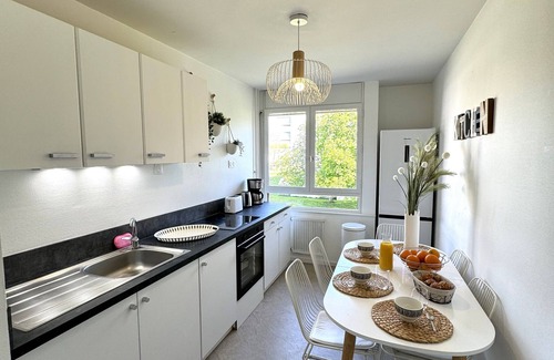 Noyal-sur-Seiche Apartamento | CHANTILLY, Cosy apartment, sleeps 6, wifi, metro 5 min walk