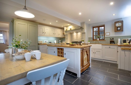 Chard Cabaña | Chantry Cottage - sleeps 6 guests in 3 bedrooms