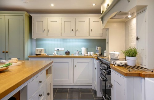 Chard Cabaña | Chantry Cottage - sleeps 6 guests in 3 bedrooms