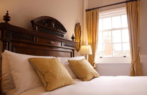 Bury St Edmunds Casa | Chantry Hotel