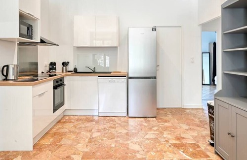 Les Cinq Avenues Apartamento | CHAPE-LargeT5 6 min walk from the Cinq Avenue metro station