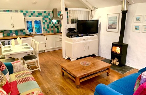 Stenalees Casa | Chapel Barn, near Camel Trail, Bodmin - sleeps 4 guests+parking+doggie
