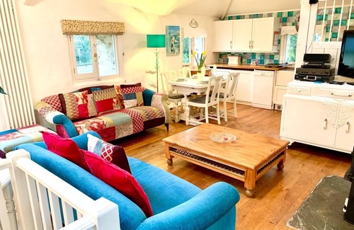 Stenalees Casa | Chapel Barn, near Camel Trail, Bodmin - sleeps 4 guests+parking+doggie