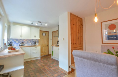 Martlesham Heath Cabaña | CHAPEL COTTAGE, NEWBOURNE, pet friendly, with open fire in Woodbridge