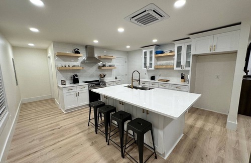 Arcadia Casa | Chapel Farm 4br house in Spartanburg, sleeps 12.