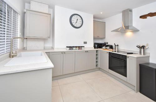 Sandbach Casa | Chapel House by YourStays - Two bed cottage in Market Town of Sandbach, high end finish