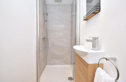 Sandbach Casa | Chapel House by YourStays - Two bed cottage in Market Town of Sandbach, high end finish
