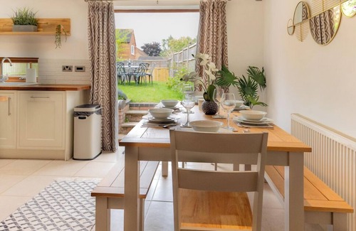 Coton in the Elms Casa | Chapel Street Cottage, Sleeps 6