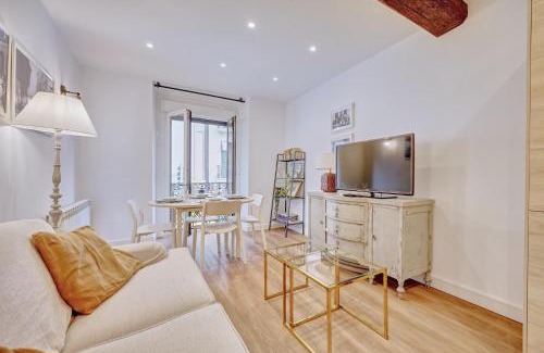 Centro de Pamplona Apartamento | Chapitela 24 by Clabao